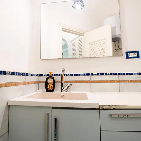 Max E Charlie House *